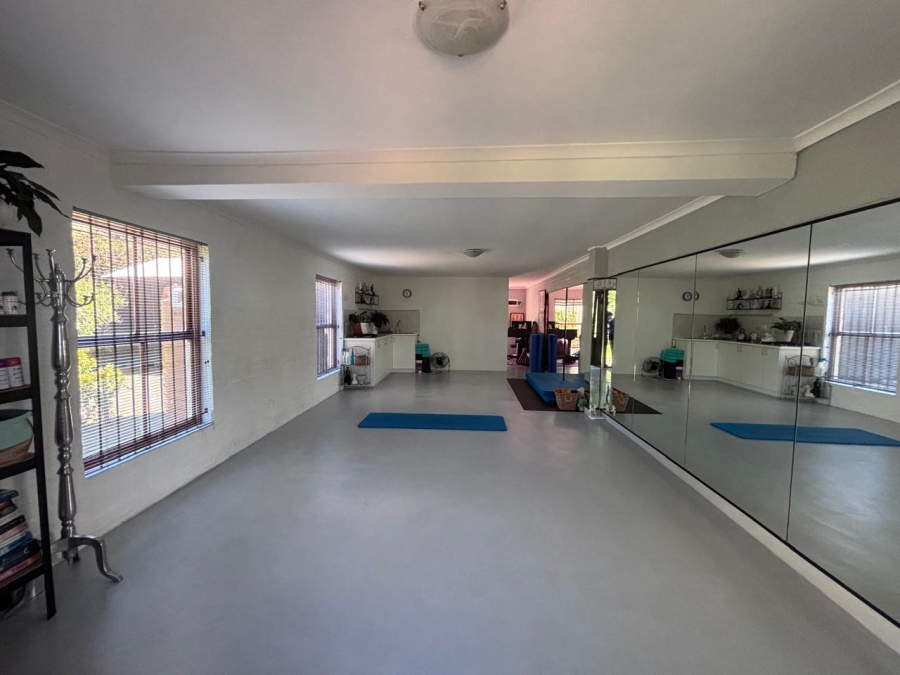 To Let 1 Bedroom Property for Rent in Loevenstein Western Cape